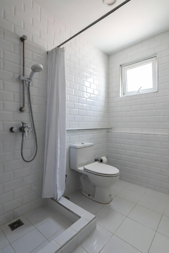 Minimalist Small Bathroom Layout